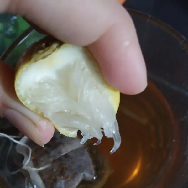Kemudian beri perasan lemon.