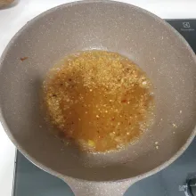 Tuangkan semua bahan saus, Aduk rata dan masak sampai mendidih.