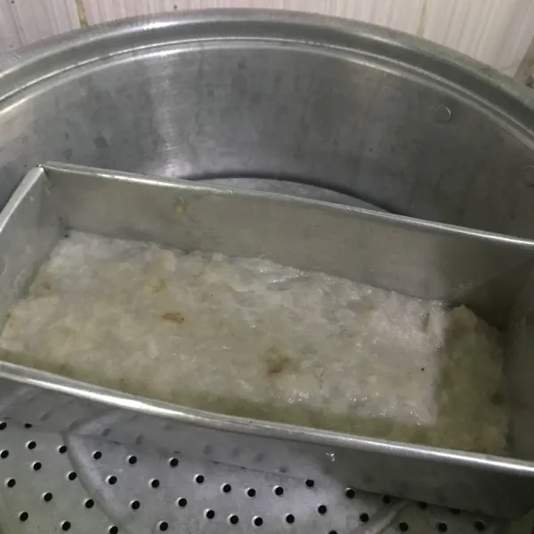 Kukus lobak selama 45 menit, lalu dinginkan. Potong potong sesuai selera.