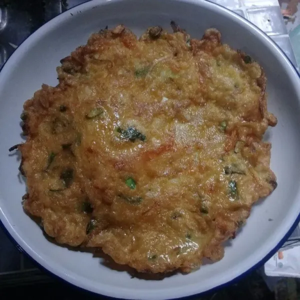 Setelah matang tiriskan, pindahkan ke piring.