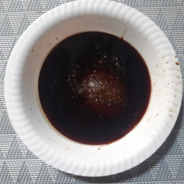Campur jadi satu bahan saosnya dalam wadah.