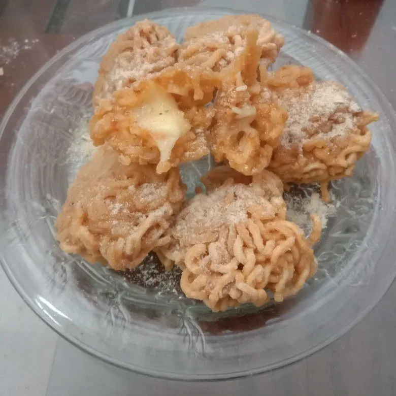 Bola Mie Ayam Geprek Mozza