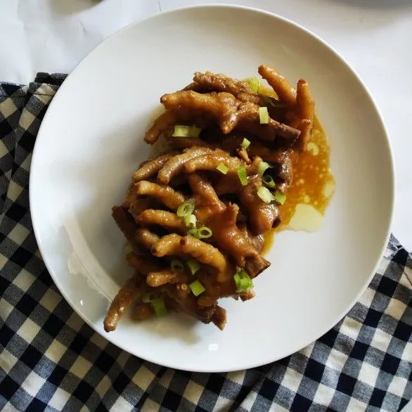 Sajikan dengan taburan daun bawang