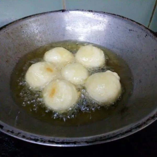 Goreng sampai kuning kecoklatan.