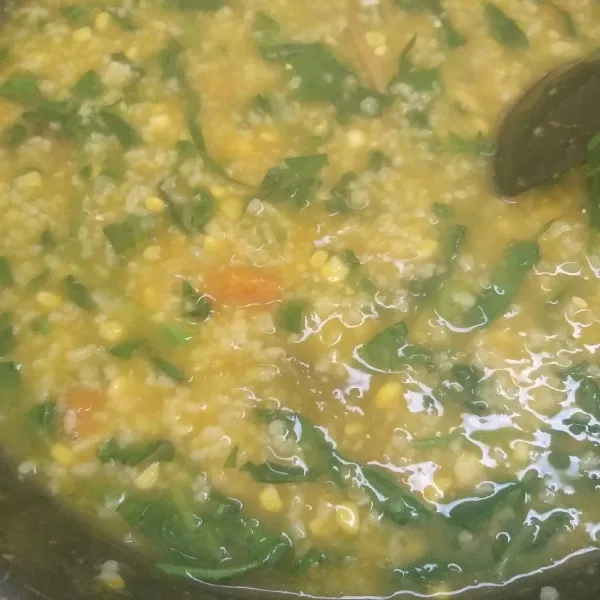 Tambahkan garam dan koreksi rasa. Bila sudah mengental dan rasanya pas, siap disajikan.