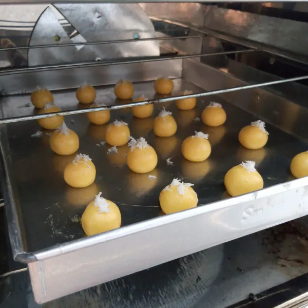 Oven selama 20 menit/sampai matang. Tergantung oven masing-masing. Angkat dan sajikan.