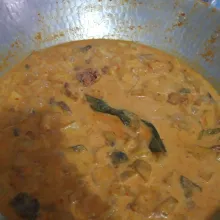 Kemudian masukkan santan sambil diaduk-aduk agar santan tidak pecah.