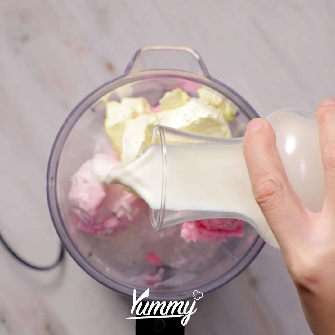 Step 3 Strawberry Cheese Milkshake