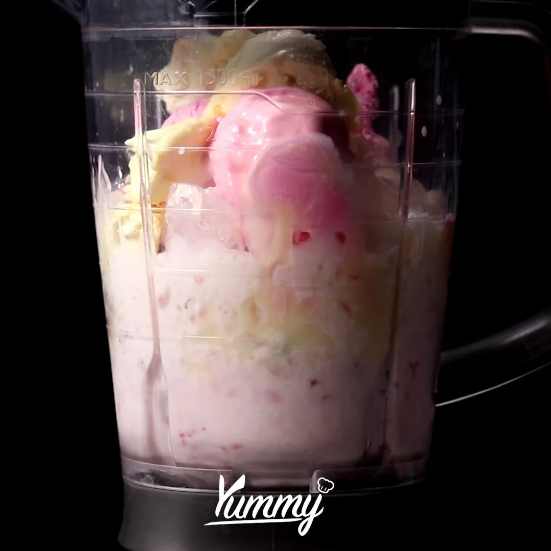 Step 4 Strawberry Cheese Milkshake