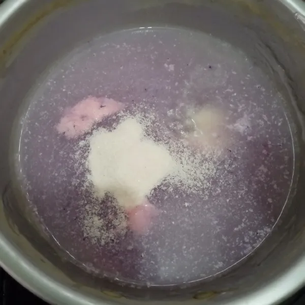 Bahan jelly pop ice :
Campurkan 1 sachet pop ice, 2.5 sdm gula, air 350ml, dan 1/2 bungkus jelly. Masak sambil diaduk terus sampai mendidih.