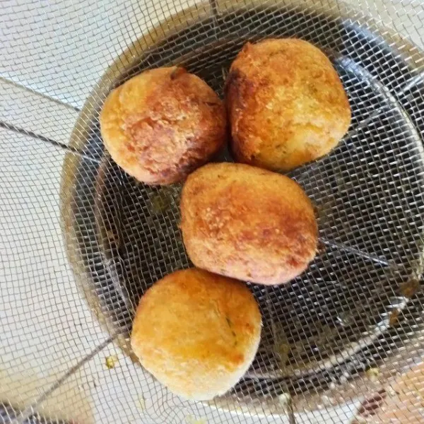 Goreng hingga kecoklatan.