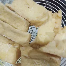 Goreng tahu sampai matang.