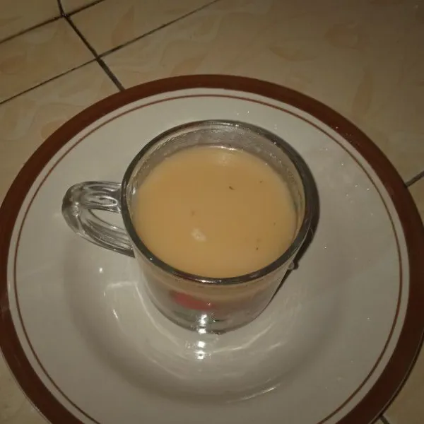 Saring bandrek dan sajikan dengan susu kental manis.