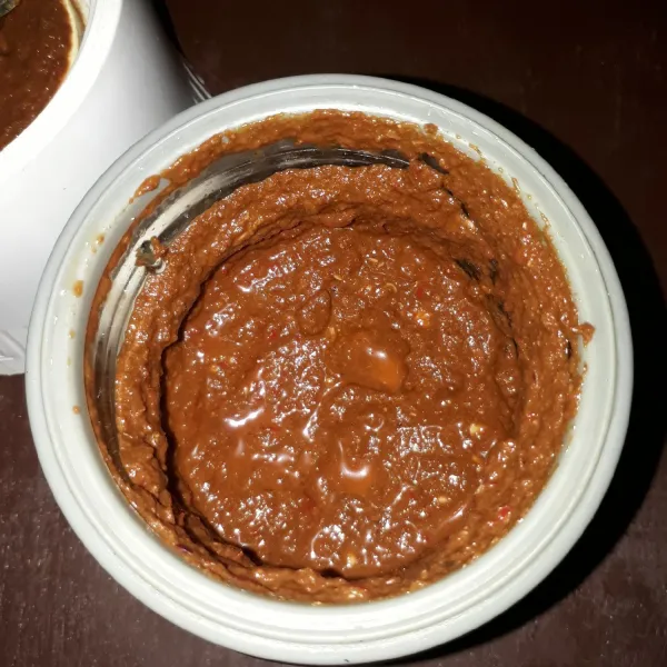 Blender semua bahan bumbu halus.