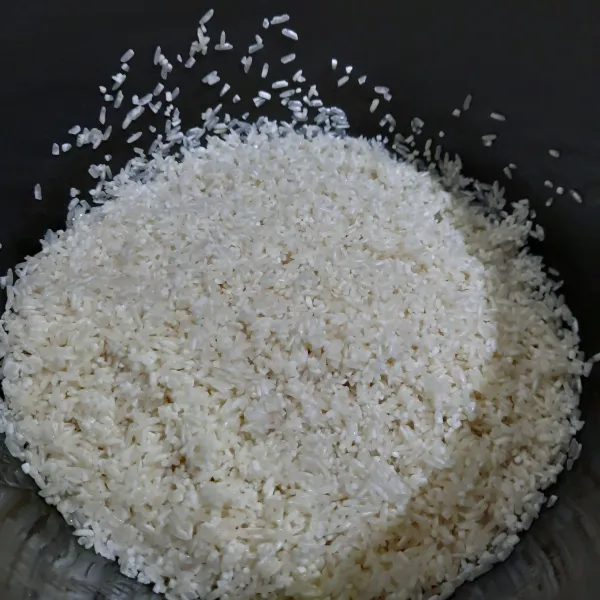 Cuci bersih beras. rendam selama 30 menit.