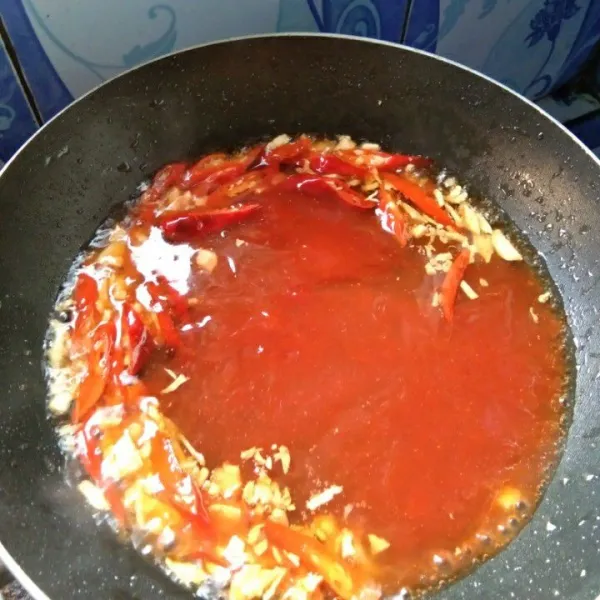 Masukkan campuran saus