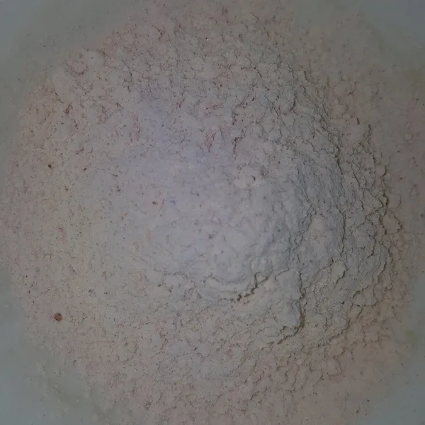 Siapkan adonan kering..