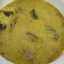 Masukkan bumbu pada air rebusan daging. Bwri garam, gula pasir, merica bubuk, dan kaldu bubuk. Masak hingga matang. Test rasa. Jika sudah pas, matikan api.