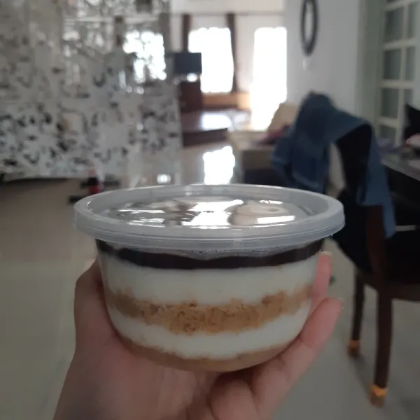 Masukkan tiap bahan ke dalam cup. Lakukan berulang untuk layer 1 dan 2 atau sesuai keinginan.