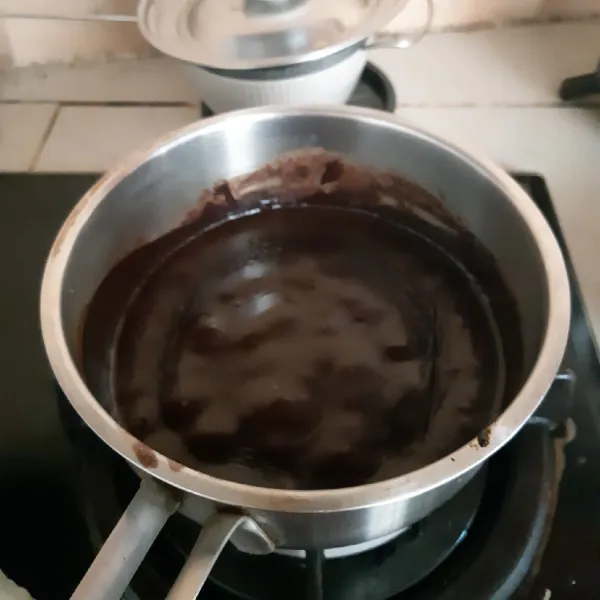 Masukkan seluruh bahan layer 3 ke dalam panci dan masak hingga mengental.
