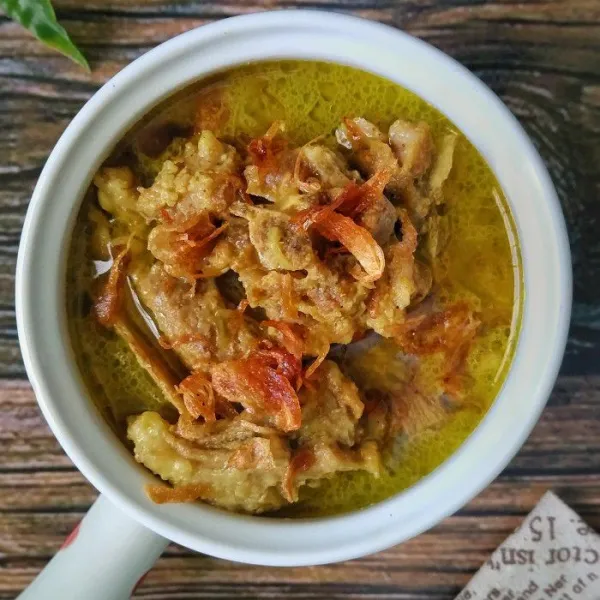 Sajikan gulai dengan taburan bawang goreng diatasnya.. So Yummy👌👌 Note : lebih nikmat dimakan keesokan harinya dan bumbu lebih berasa.