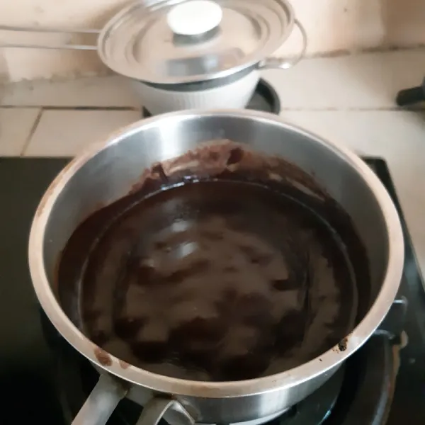 Masukkan layer coklat bila sudah dingin.