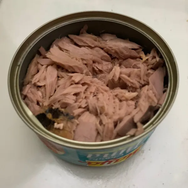 Buang air ikan tuna kaleng