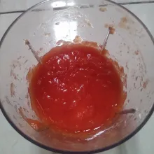 Blender pepaya sampai halus, sisihkan.