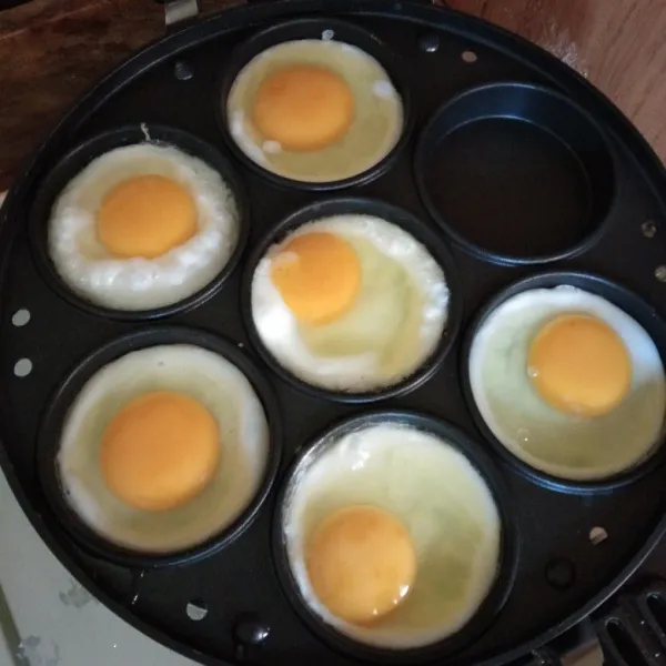 Ceplok telur hingga matang