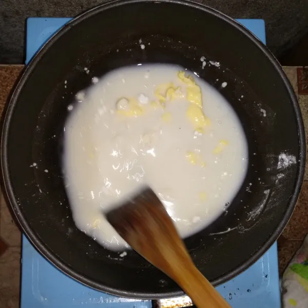 Masak dalam api kecil sambil terus diaduk