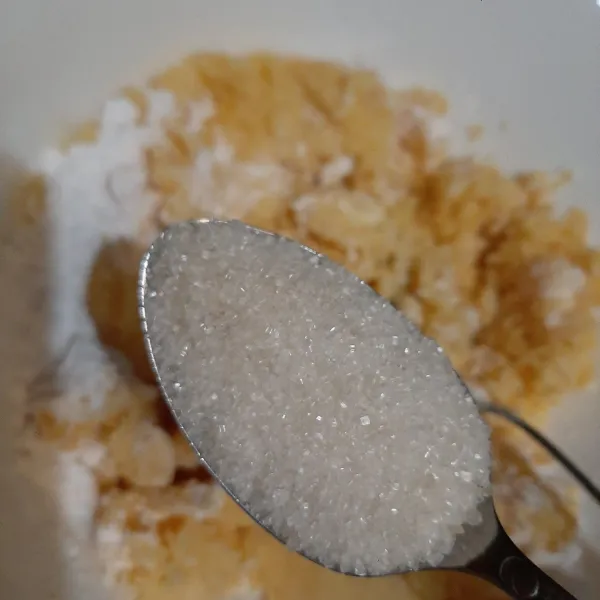Tambahkan 1 sendok gula pasir/bubuk (sesuai selera)