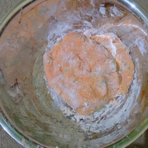 Uleni adonan hingga kalis