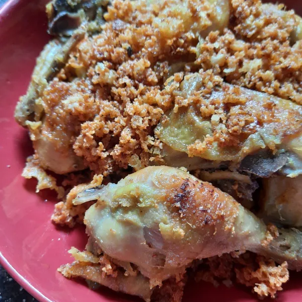 Ayam kremesan siap disajikan.