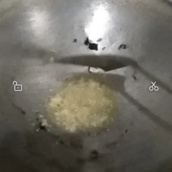 Masukkan bumbu-bumbu yang sudah dihaluskan.