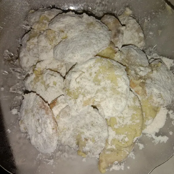 Baluri jengkol dengan tepung kentucky.