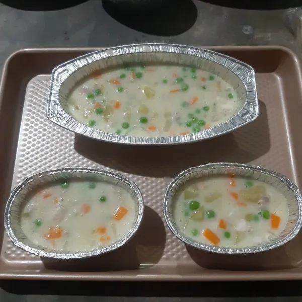 Masukkan soup ke dalam alumunium foil.