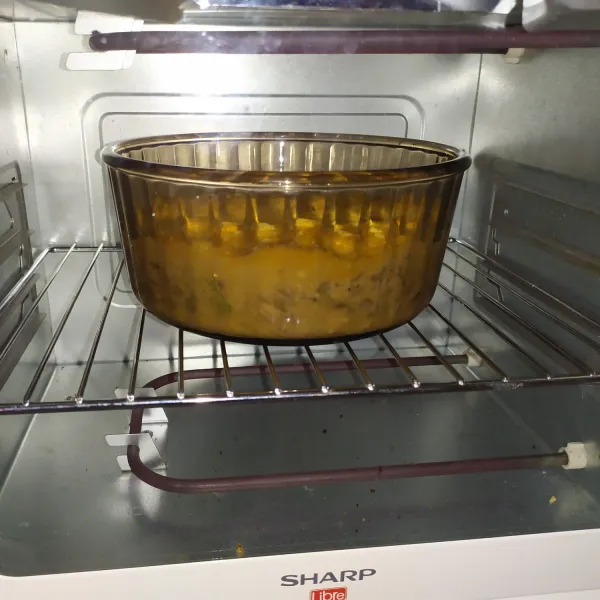 Pindahkan ke pyrex, taburi panko. Panggang di suhu 180° selama 25 menit.