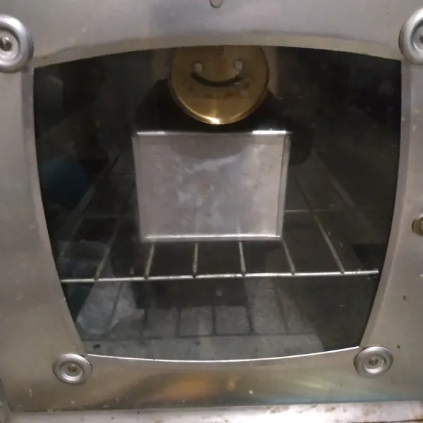 Panggang di oven dengan suhu 175°C selama 15 menit sampai matang. Sesuaikan oven masing-masing.