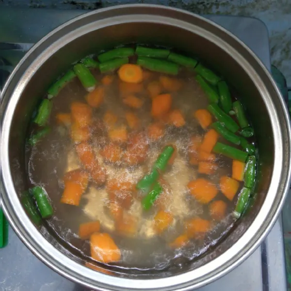 Rebus wortel dan buncis sampai empuk.