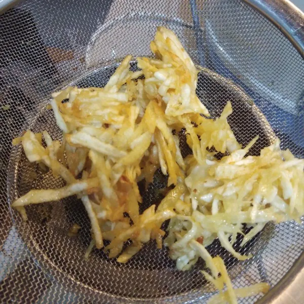 Angkat kemudian tiriskan.