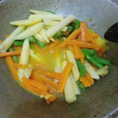 Step 4 Veggies Curry #JagoMasakMinggu1Periode3