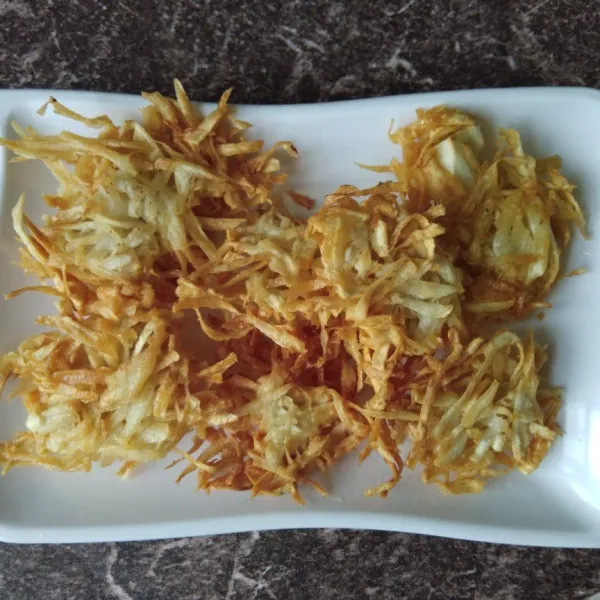 Dapat disajikan dengan saos sambal.