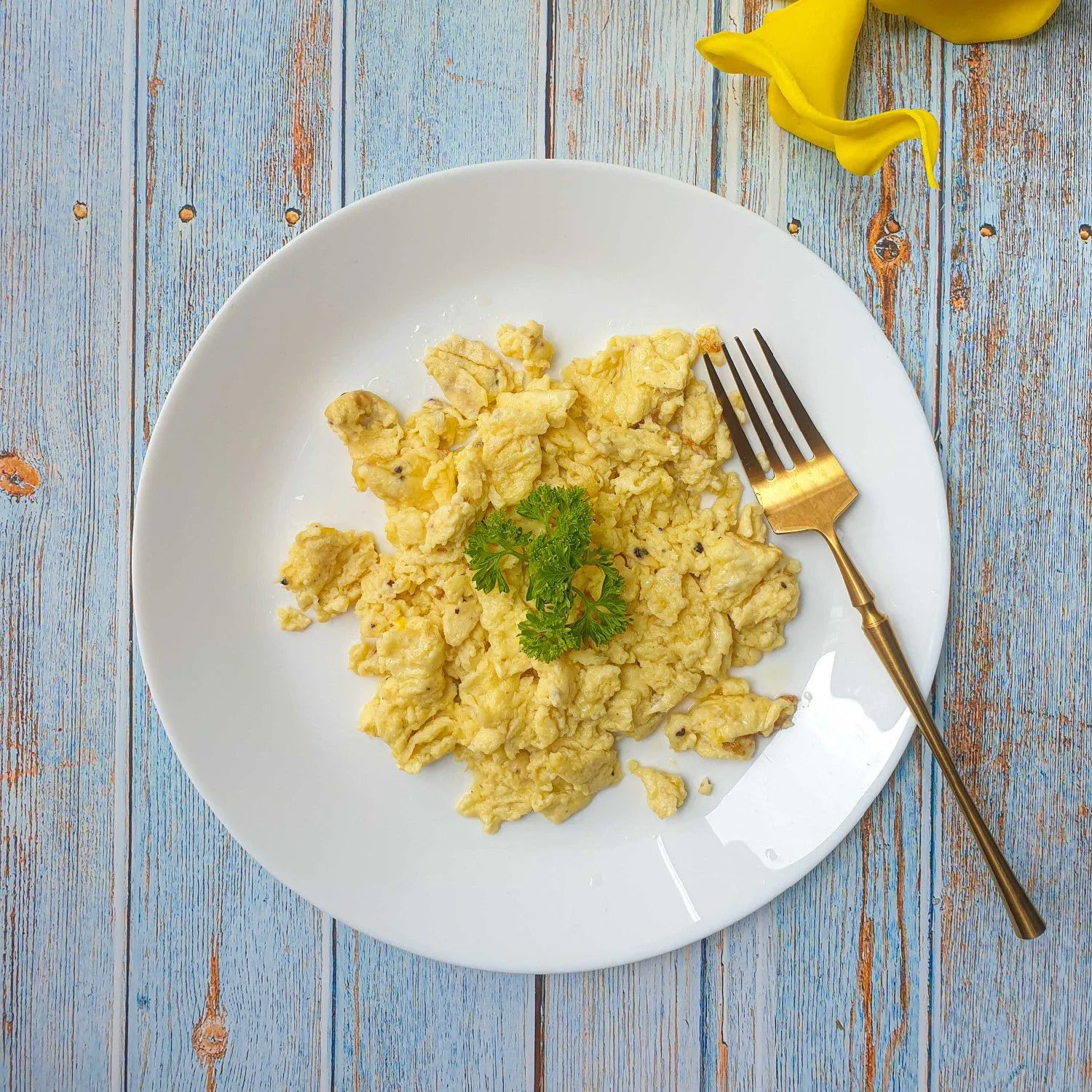 Resep Simple Scrambled Eggs Sederhana Rumahan di Yummy App