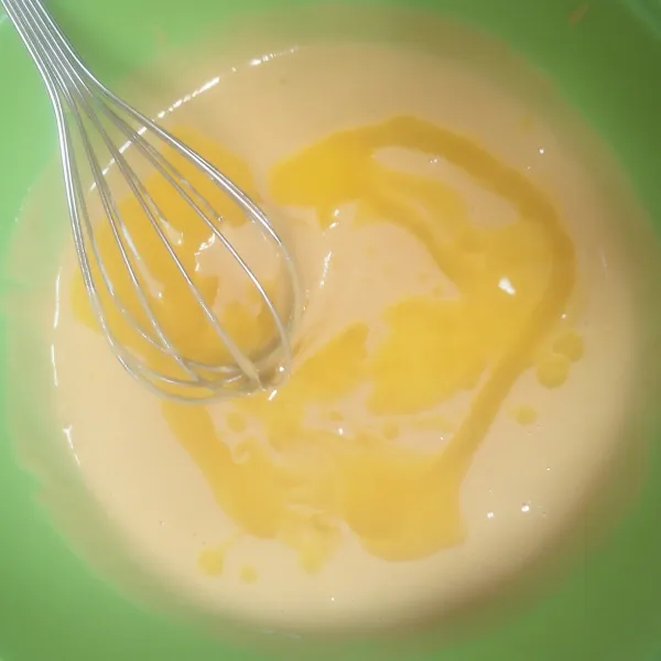 Masukan margarin cair nya aduk ratakan kembali.