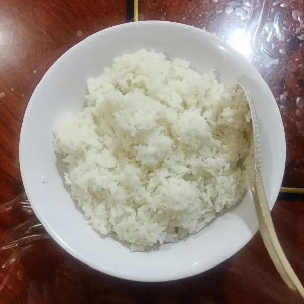 Siapkan nasi secukupnya