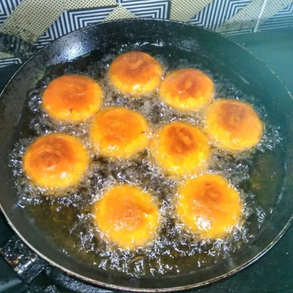 Goreng hingga agak kecoklatan.