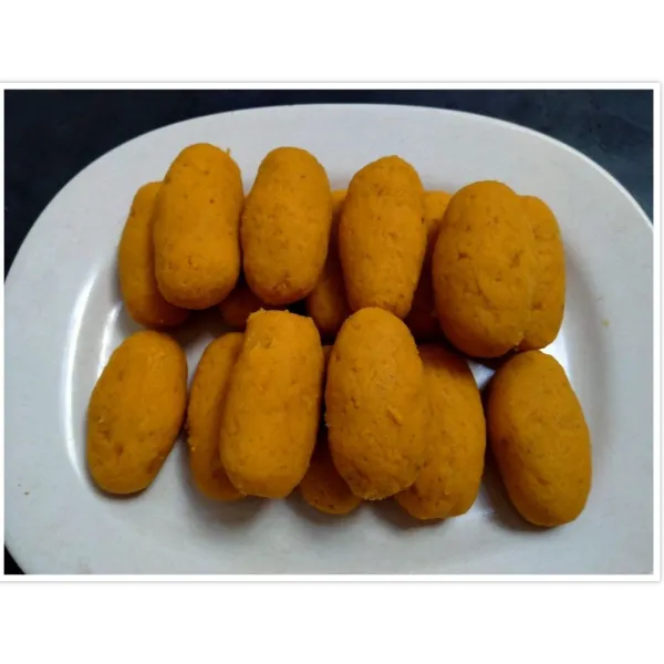 Bentuk lonjong kecil-kecil sekitar 25-30 gr, kurang lebih jadi 16 pcs.