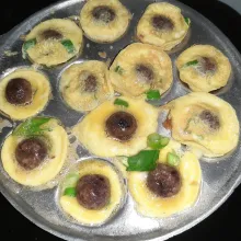 Goreng dengan cetakan maklor hingga matang. Kalau ga ada bisa pakai wajan biasa tapi telurnya akan berantakan bentuknya.