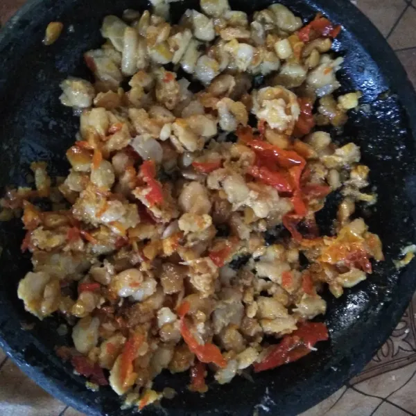 Goreng tempe,cabe, bawang merah,lalu haluskan tambahkan garam dan gula.