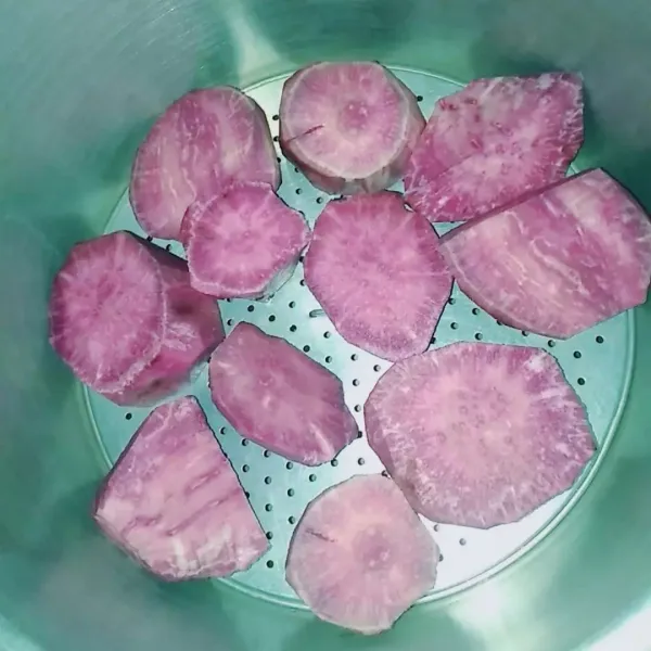 Rebus ubi ungu sampai matang.